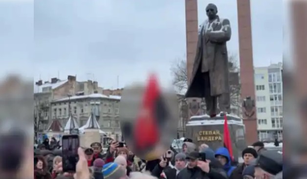 «Самые-лживые-и-неблагодарные»:-поляков-шокировали-видео-с-шествия-в-честь-Бандеры-на-Украине