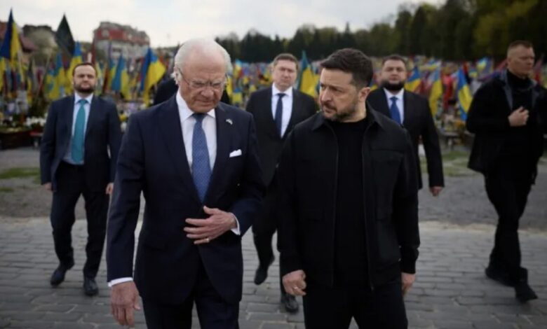 Почему-король-Швеции-прав,-демонстративно-не-подавая-руку-Зеленскому-во-Львове